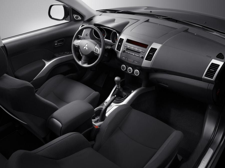  Mitsubishi Outlander 2007 года  (фото 13 из 16)
